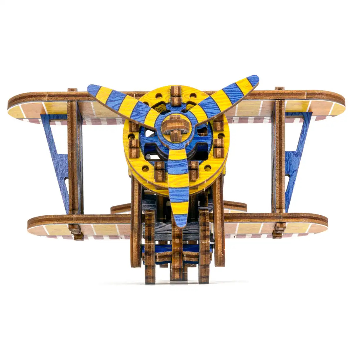 Ein hölzernes Doppeldecker-Modell mit gelb-blauen Akzenten, von vorne vor weißem Hintergrund.