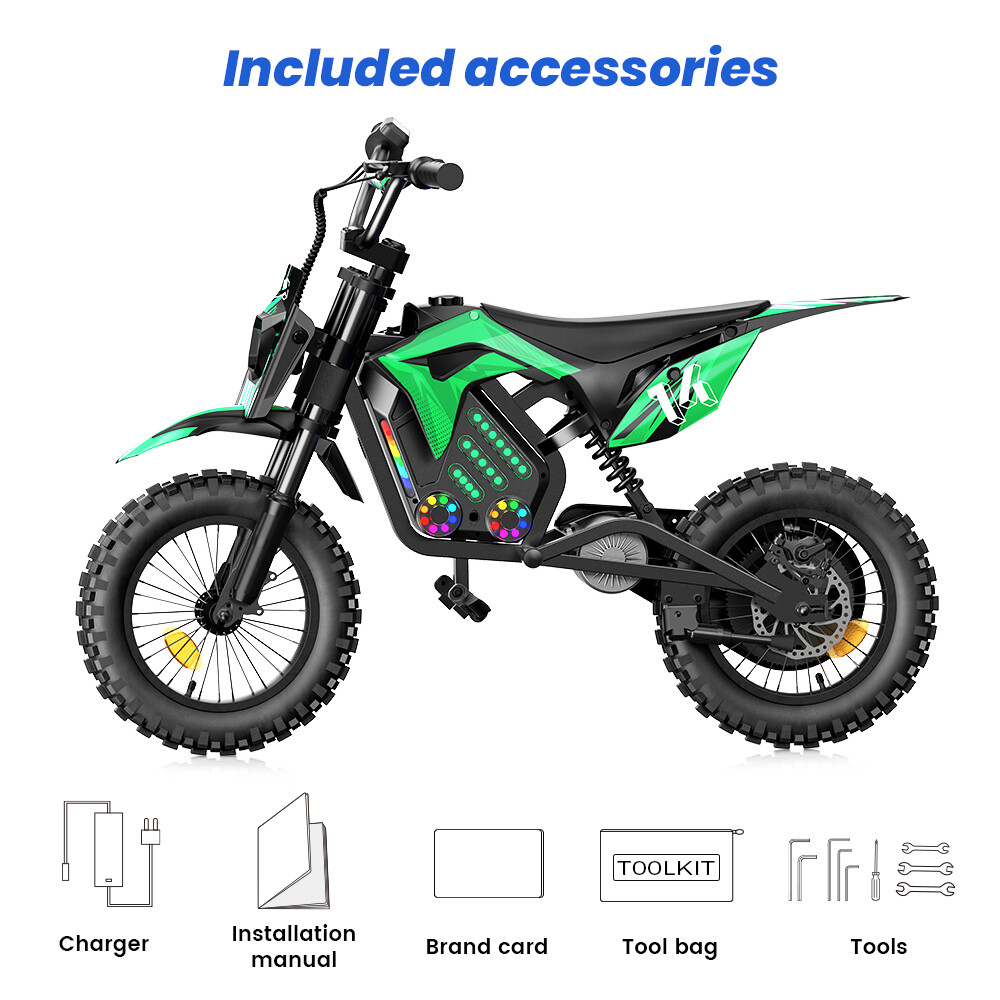 Moto elettrica verde per bambini con pneumatici fuoristrada, luci LED e accessori inclusi come caricabatterie e attrezzi.