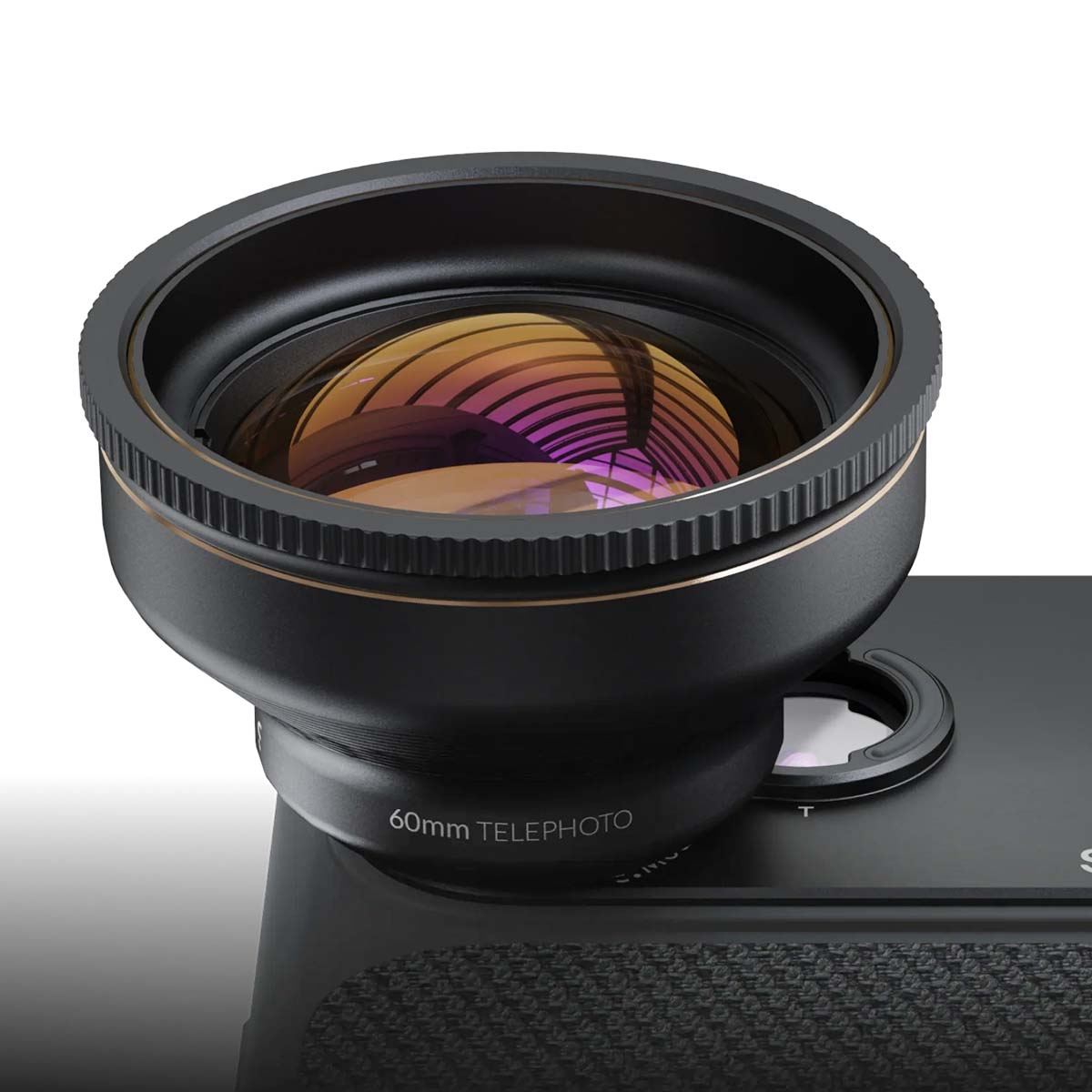 Ein 60mm Teleobjektiv ist auf ein Smartphone montiert, mit reflektierenden Glaselementen.