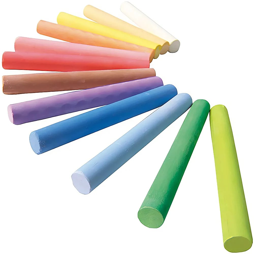 Eine bunte Reihe von Kreidestücken in verschiedenen Regenbogenfarben auf weißem Hintergrund.