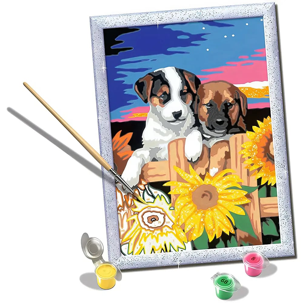 Una pintura de dos cachorros detrás de una cerca con girasoles, acompañada de un pincel y botes de pintura.
