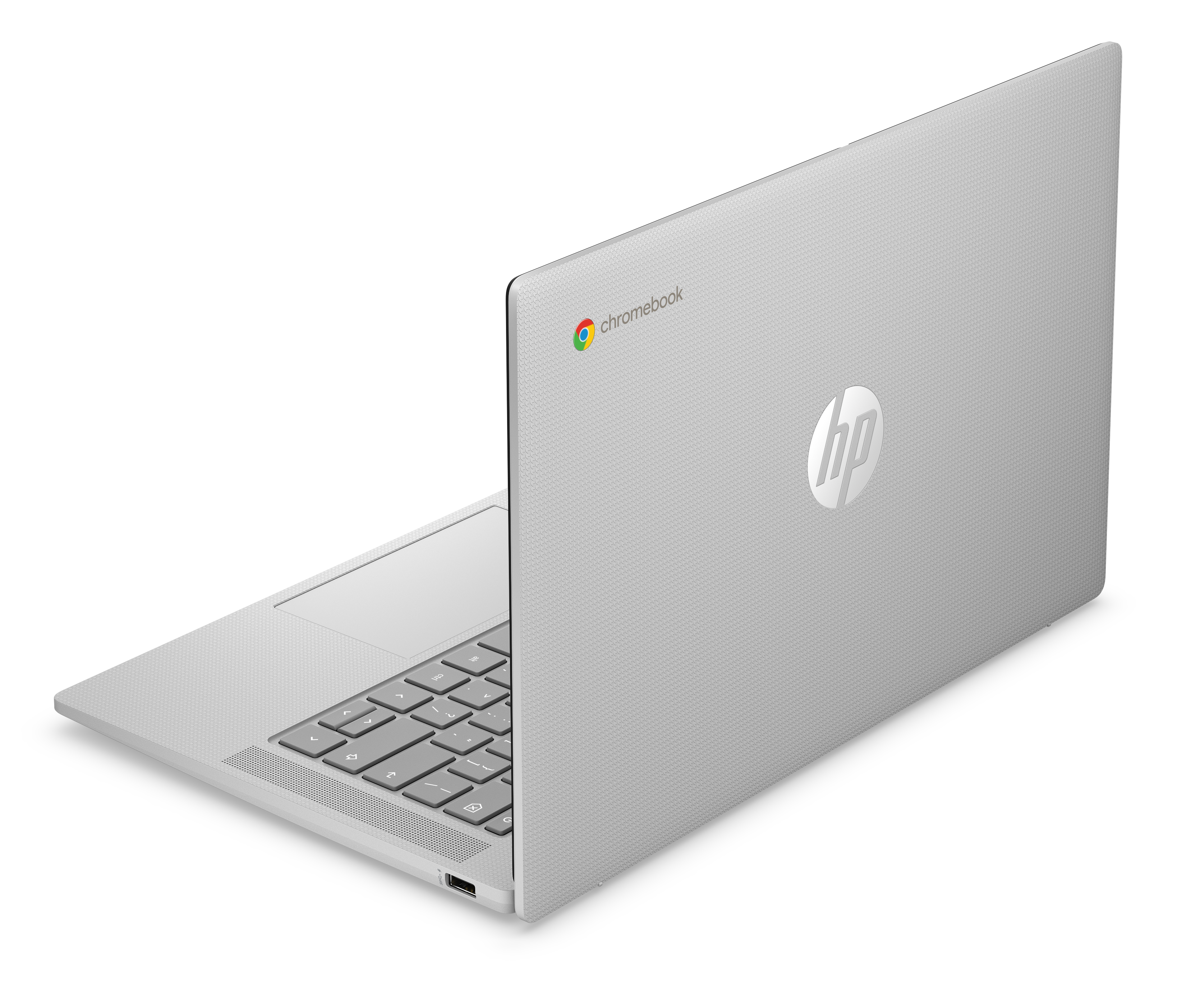 Un computer portatile HP Chromebook argento visto da dietro, che mostra il coperchio texturizzato, il logo HP e la tastiera.