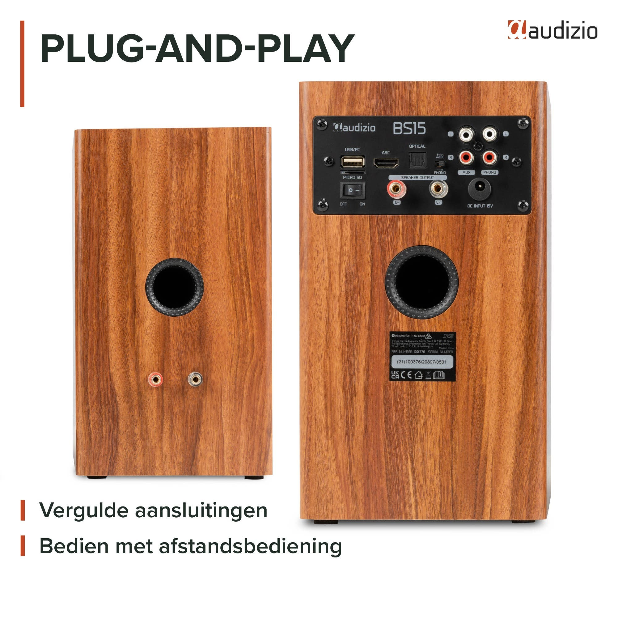 Dos altavoces activos de madera Audizio BS15 con puertos traseros.
