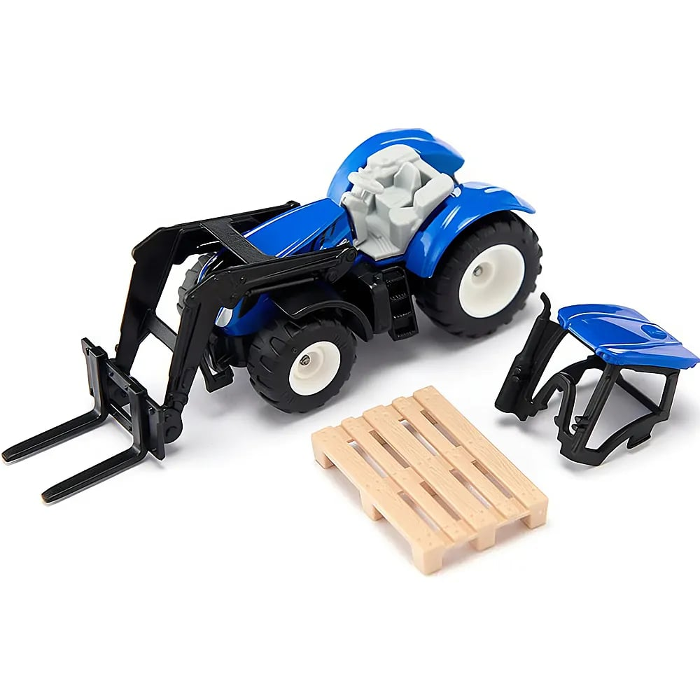 Ein blauer Spielzeugtraktor mit Frontlader, Holzpalette und abnehmbarer Kabine vor weißem Hintergrund.