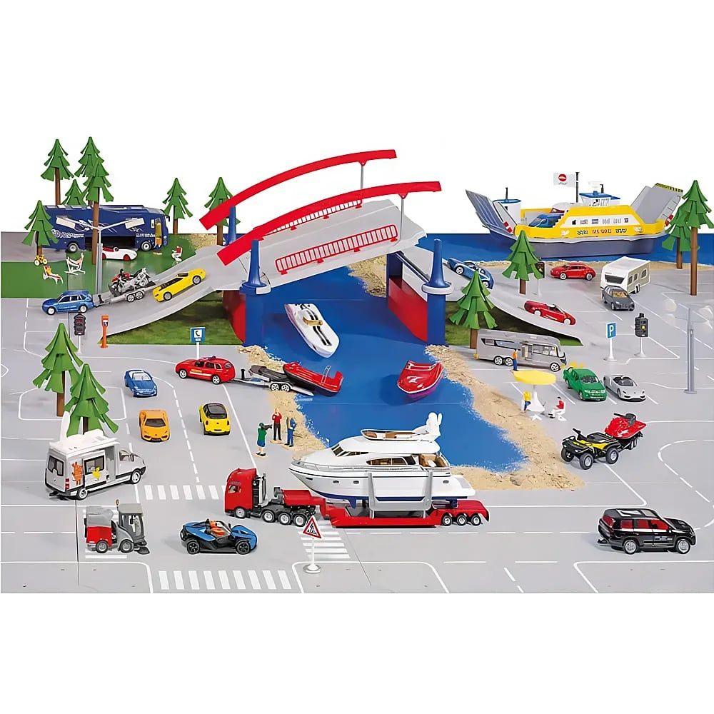Spielzeugstadt mit Brücke, Autos, Booten, Lastwagen und Bäumen auf einer Spielmatte.