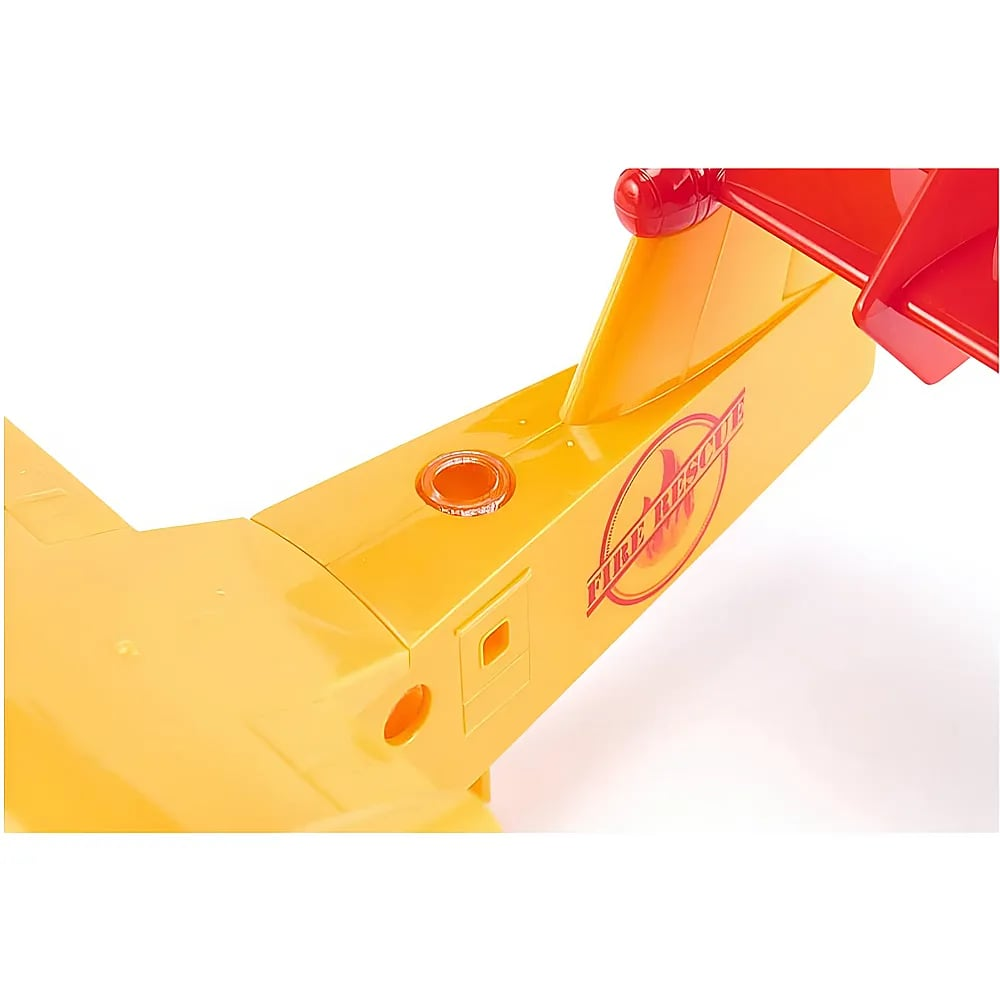 Primo piano della coda di un aereo giocattolo giallo con logo antincendio rosso.