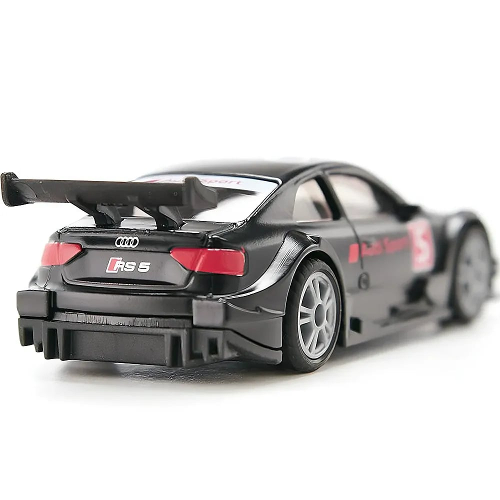Ein schwarzes Audi RS 5 DTM Modellauto auf weißem Hintergrund mit Heckspoiler.