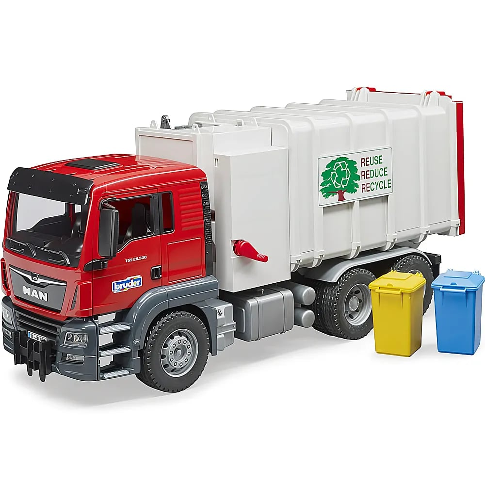 Un camión de basura de juguete MAN rojo y blanco con un contenedor amarillo y otro azul al lado.