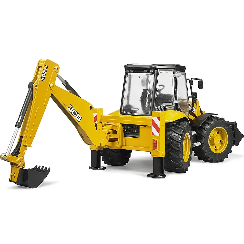 Una retroexcavadora JCB amarilla de juguete con neumáticos negros, cabina cerrada y brazo trasero sobre fondo blanco.