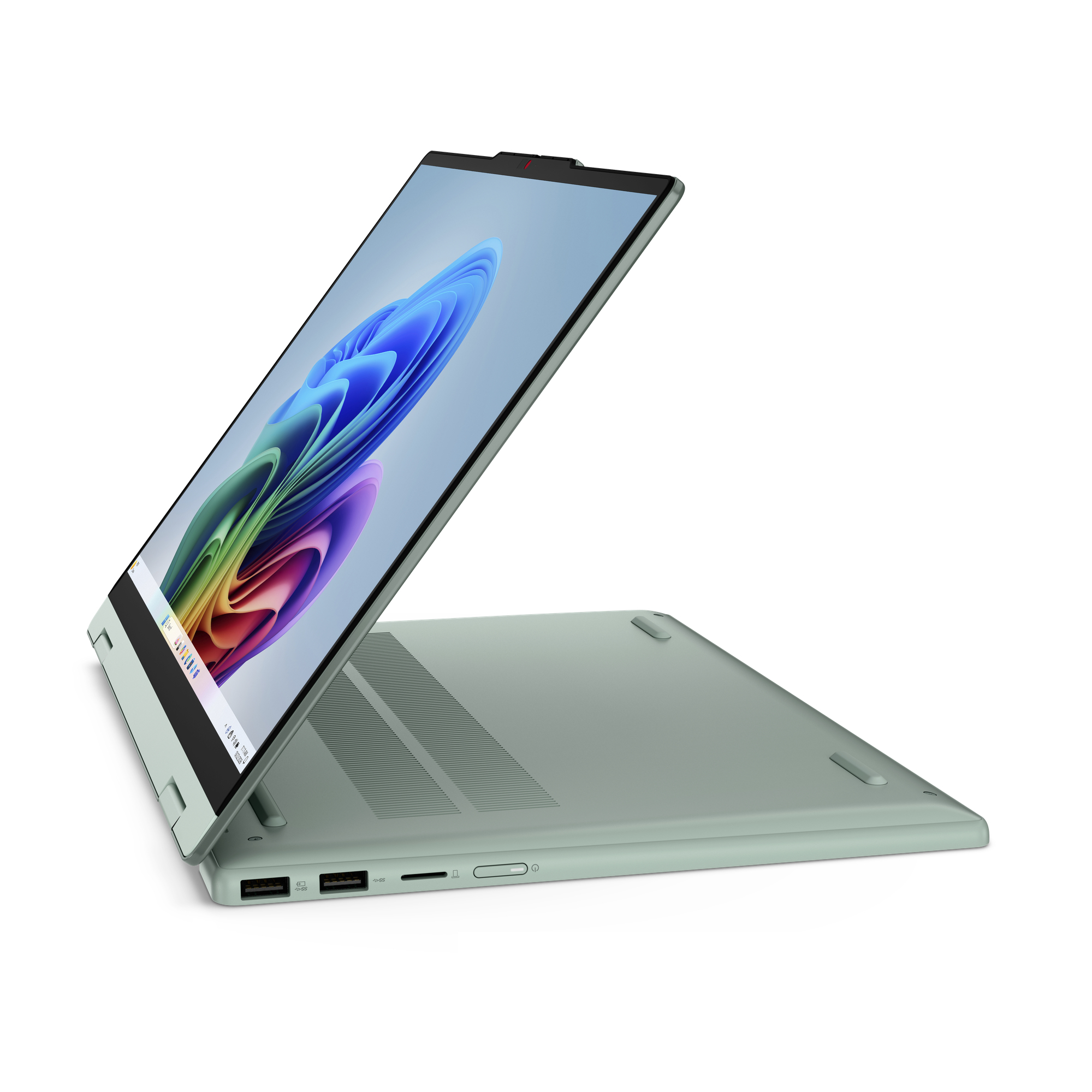 Ein silberner Laptop in Zeltposition auf weißem Hintergrund mit bunten abstrakten Farben auf dem Display.