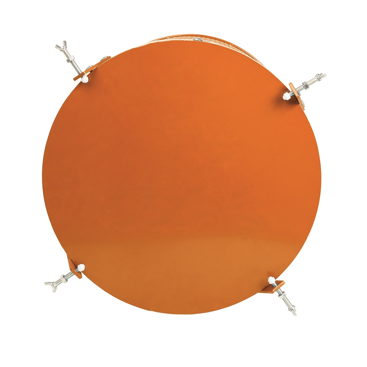 Runde orangefarbene Abdeckung mit vier Metallklemmen und Schrauben auf weißem Hintergrund.