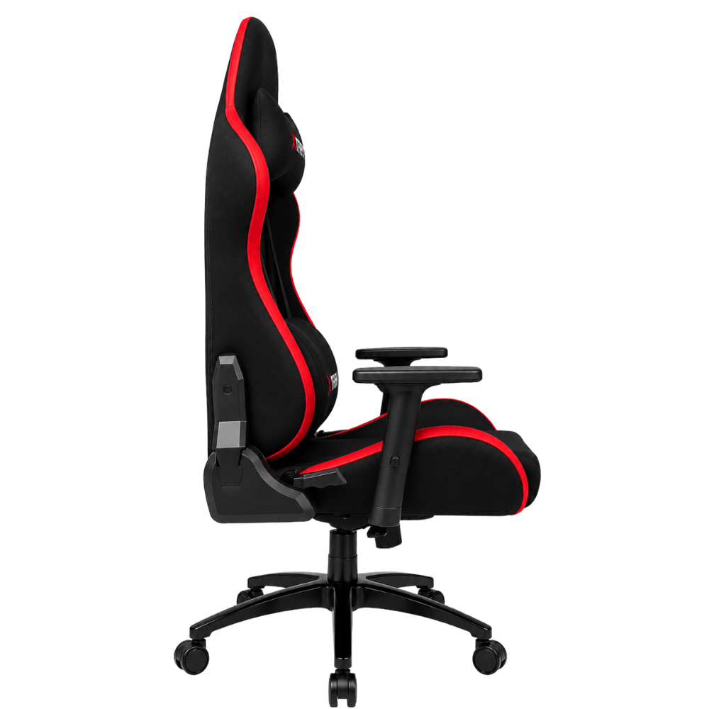 Beyaz arka planda profilden görünen, kolçaklı ve tekerlekli, siyah ve kırmızı renkli ergonomik oyuncu koltuğu.