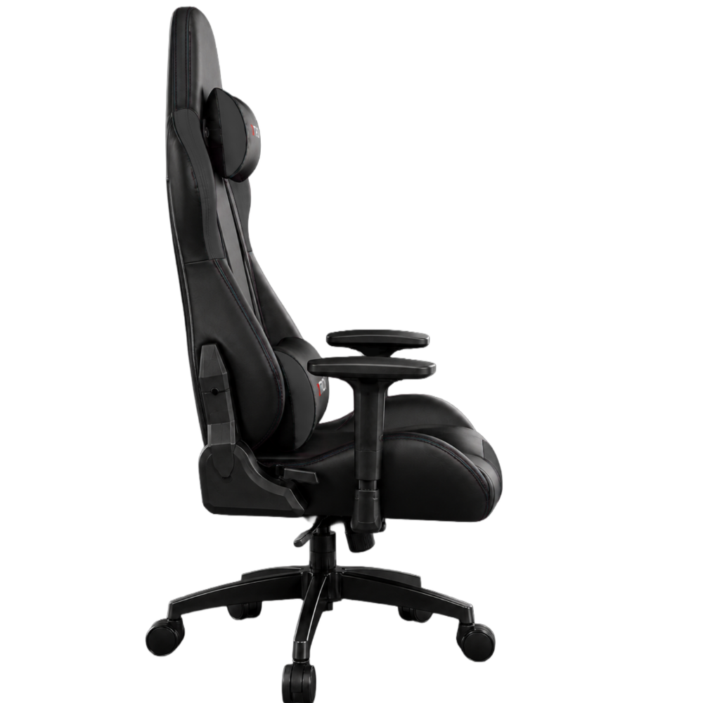 Kafalıklı, tekerlekli ergonomik siyah oyuncu koltuğunun yandan görünümü.