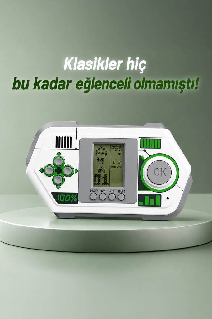 Yeşil yön tuşlarına ve OK düğmesine sahip beyaz retro el konsolu, yeşil arka planda yuvarlak bir platform üzerinde duruyor.