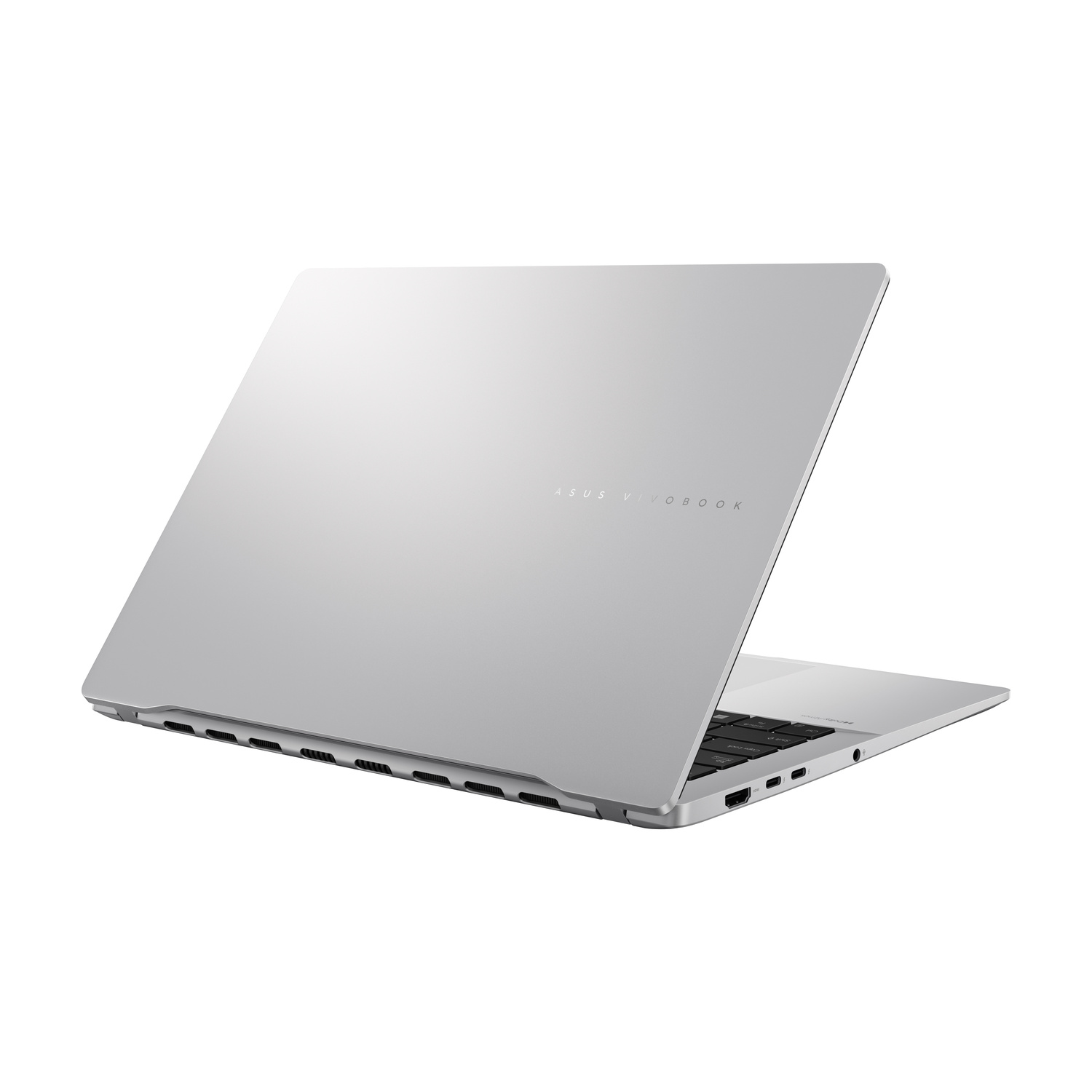 Un computer portatile Asus Vivobook argento è mostrato chiuso su sfondo bianco, evidenziando il coperchio metallico e le porte.