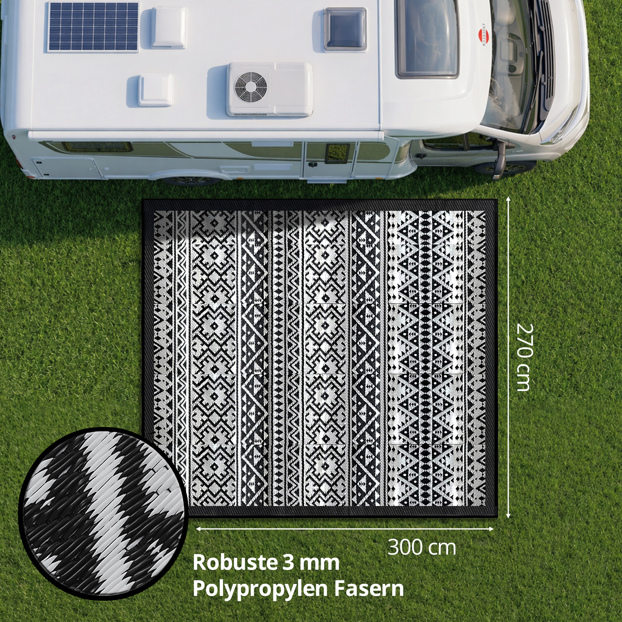 Schwarz-weißer Outdoor-Teppich 300x270 cm vor einem Wohnmobil auf Rasen.