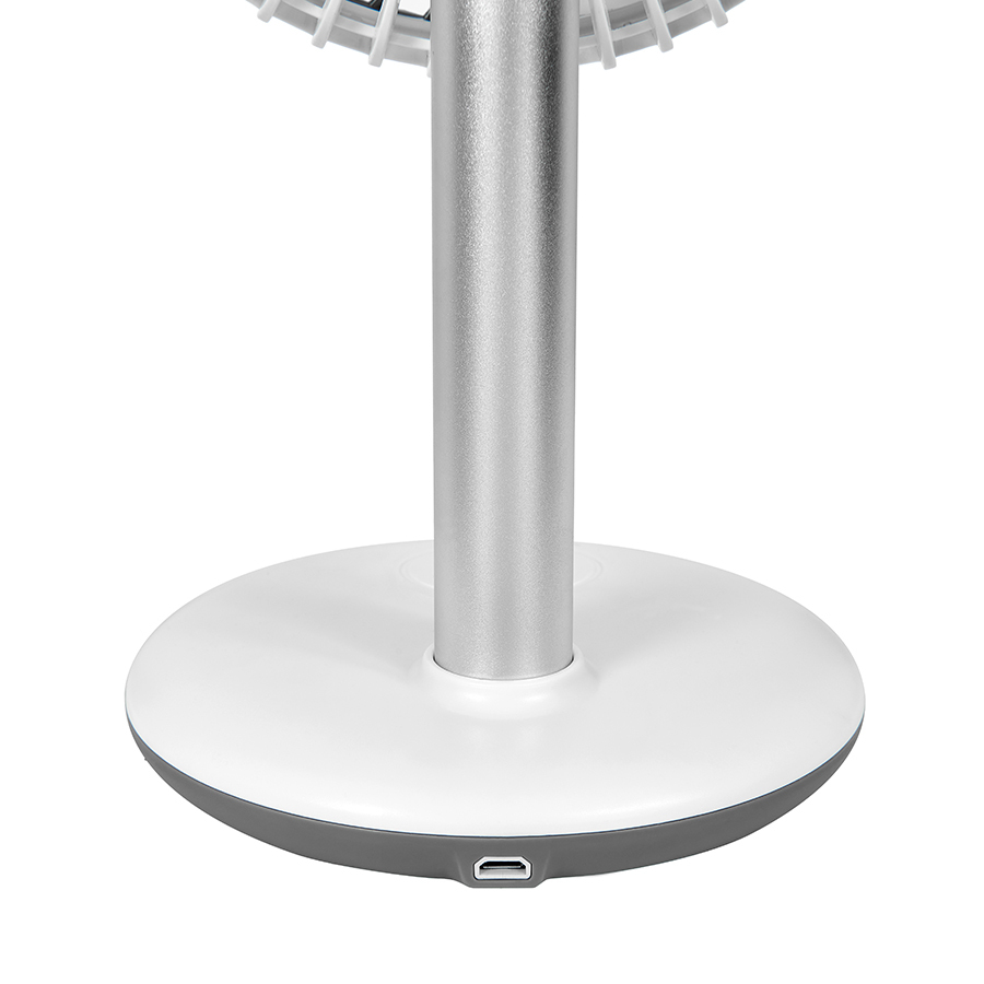 Una base de ventilador blanca y gris con un tubo plateado sobre fondo blanco.