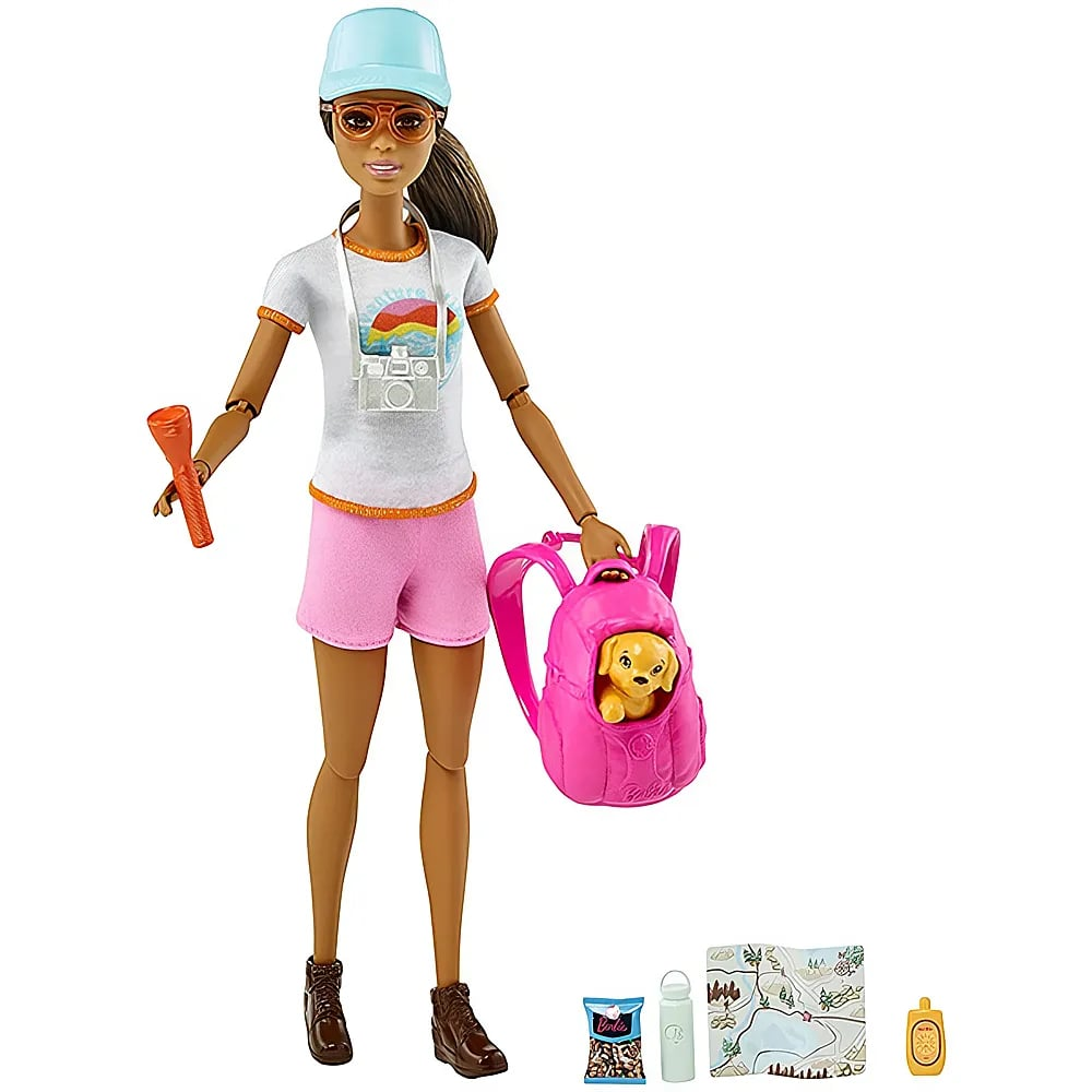 Barbie-Puppe mit blauem Hut, weißem Shirt, pinken Shorts, Kamera, Rucksack mit Hund, Wanderkarte, Flasche und Zubehör.
