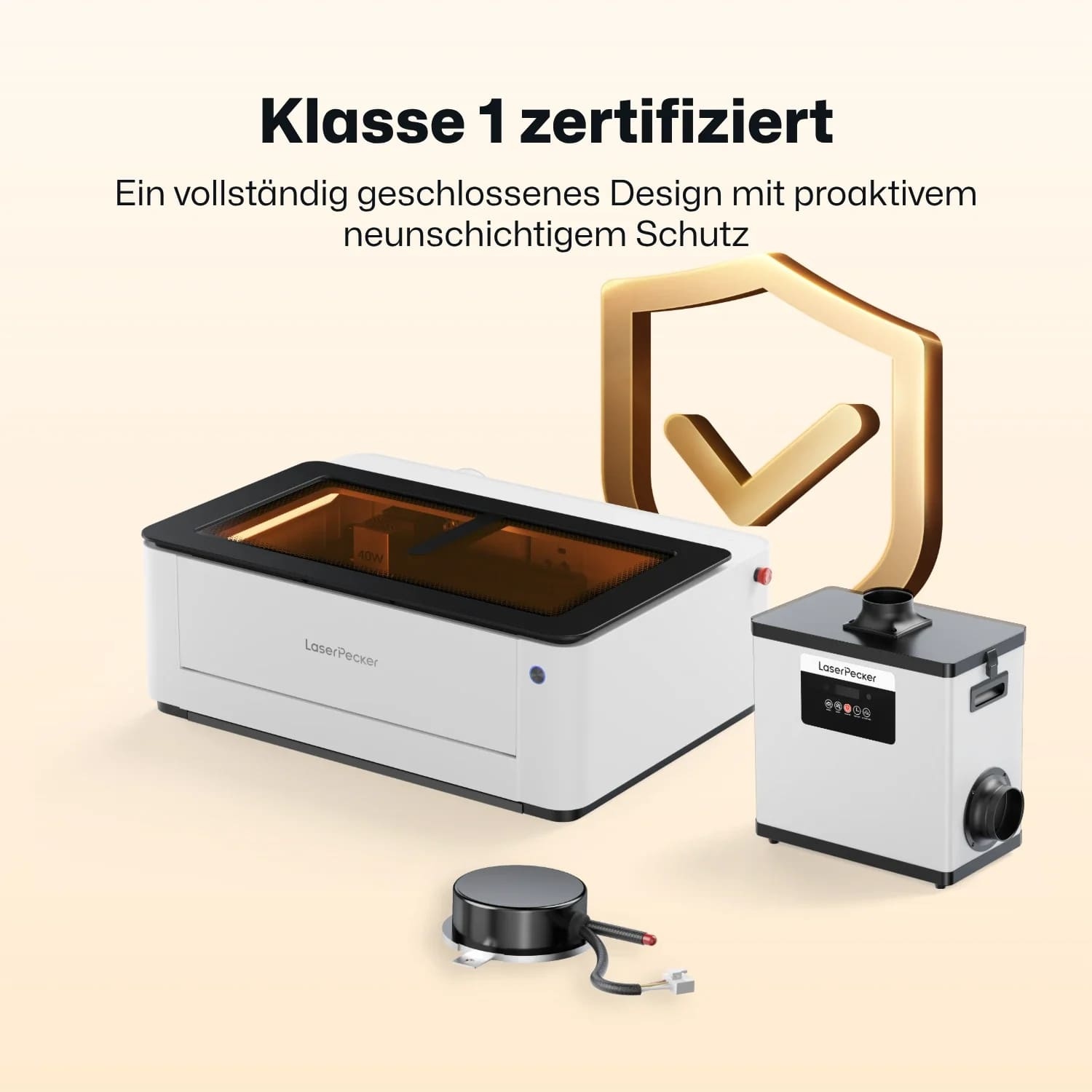 Machine de gravure laser LaserPecker avec pompe filtrante et accessoire devant un bouclier dore.