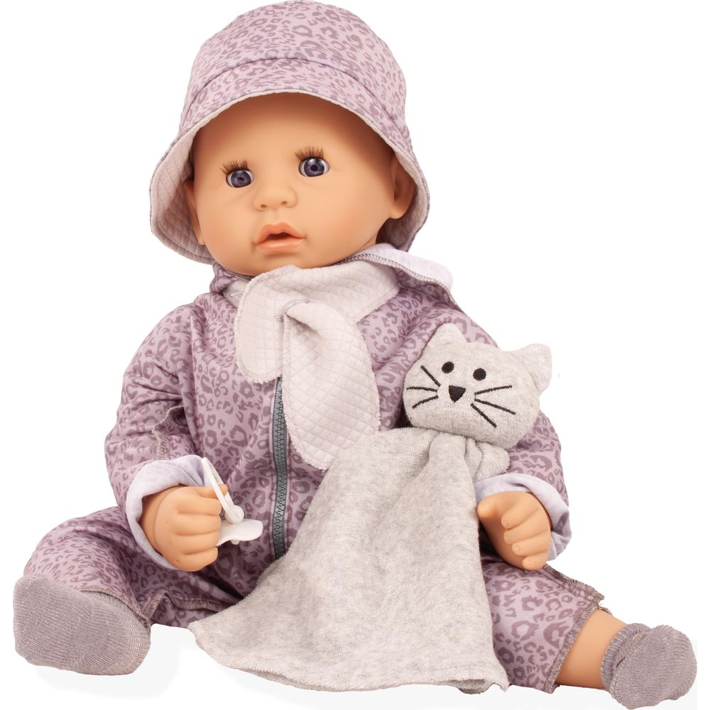 Bambola in abito leopardato viola e cappello, con una copertina a forma di gatto.