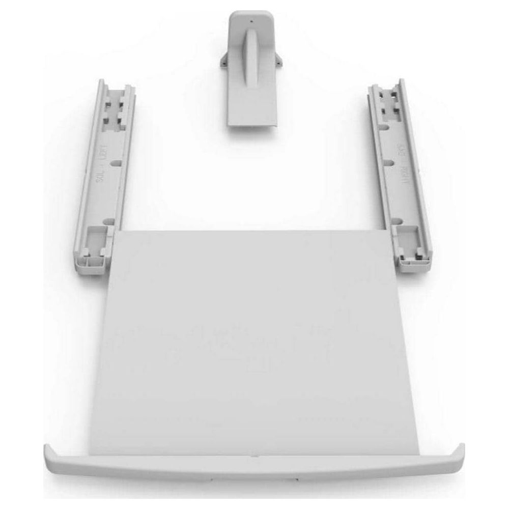Un ripiano estraibile bianco per elettrodomestici con guide laterali e supporto posteriore su sfondo bianco.