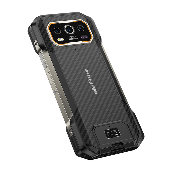 Tył wytrzymałego smartfona Ulefone z wzorem z włókna węglowego i potrójnym aparatem.