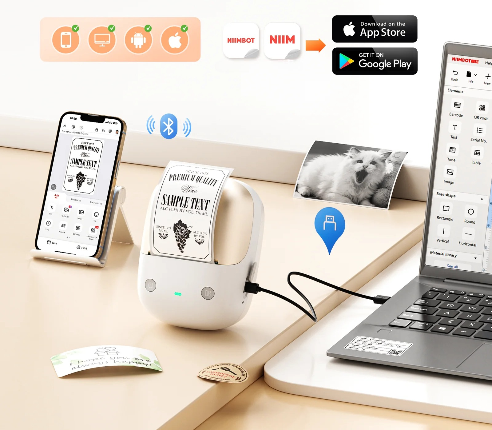 Mini stampante per etichette su una scrivania, collegata a smartphone e laptop.