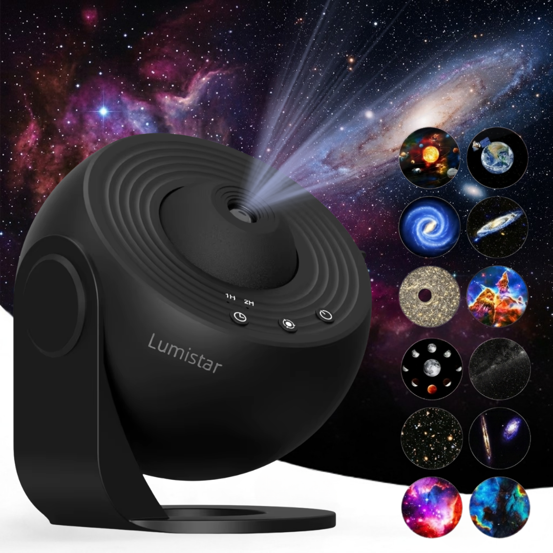 Schwarzer Lumistar Sternenprojektor vor einem Hintergrund aus Weltraumnebeln mit projizierten Dias.