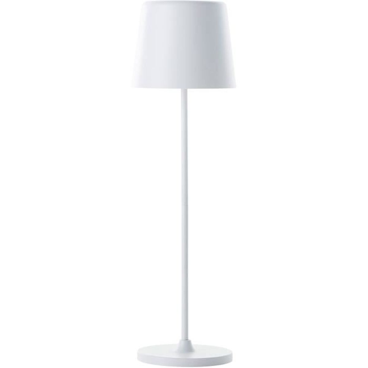 Eine schlichte weiße Tischlampe mit einem konischen Schirm, dünnem Stiel und rundem Fuß auf weißem Hintergrund.