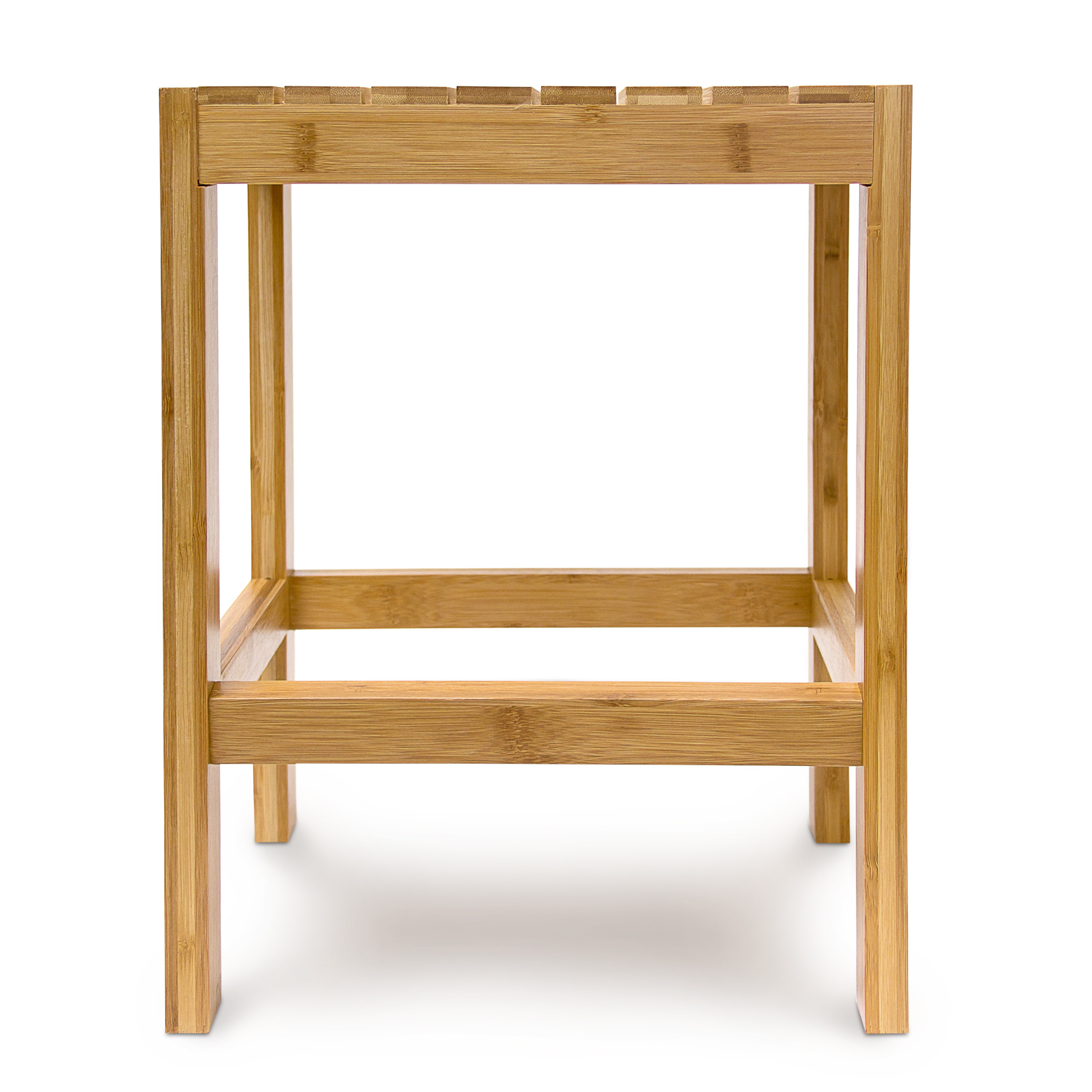 Ein einfacher quadratischer Holzhocker mit vier Beinen auf weißem Hintergrund.