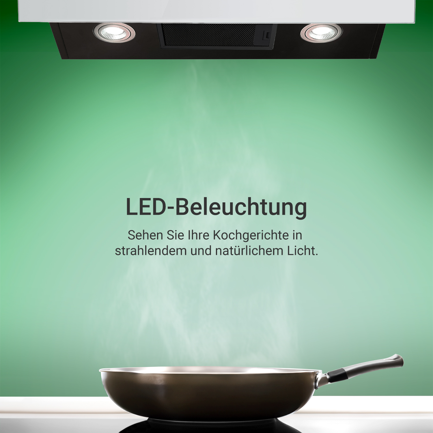 Una cappa aspirante con luci LED sopra una padella fumante su sfondo verde.