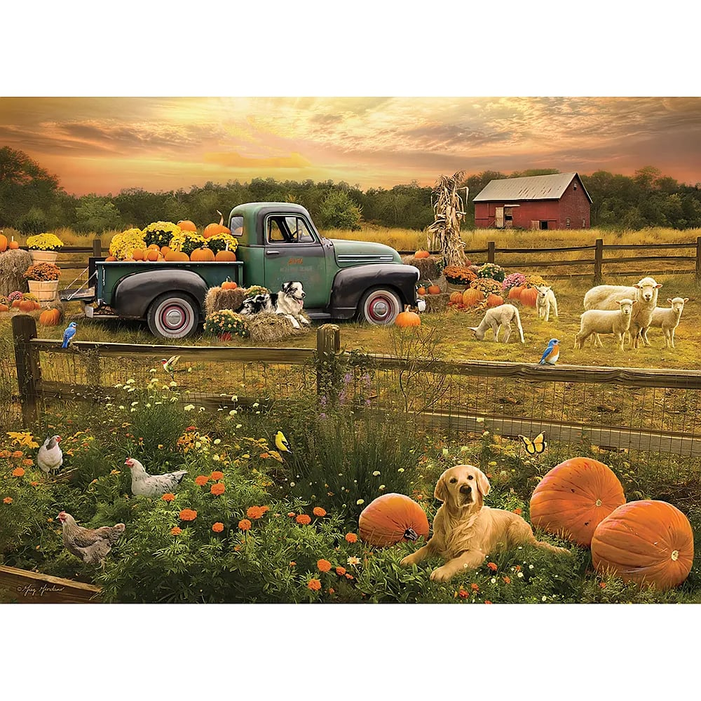 Landliche Szene im Herbst mit einem grünen Lkw, Kürbissen, Hunden, Schafen, Hühnern und einer roten Scheune bei Sonnenuntergang.