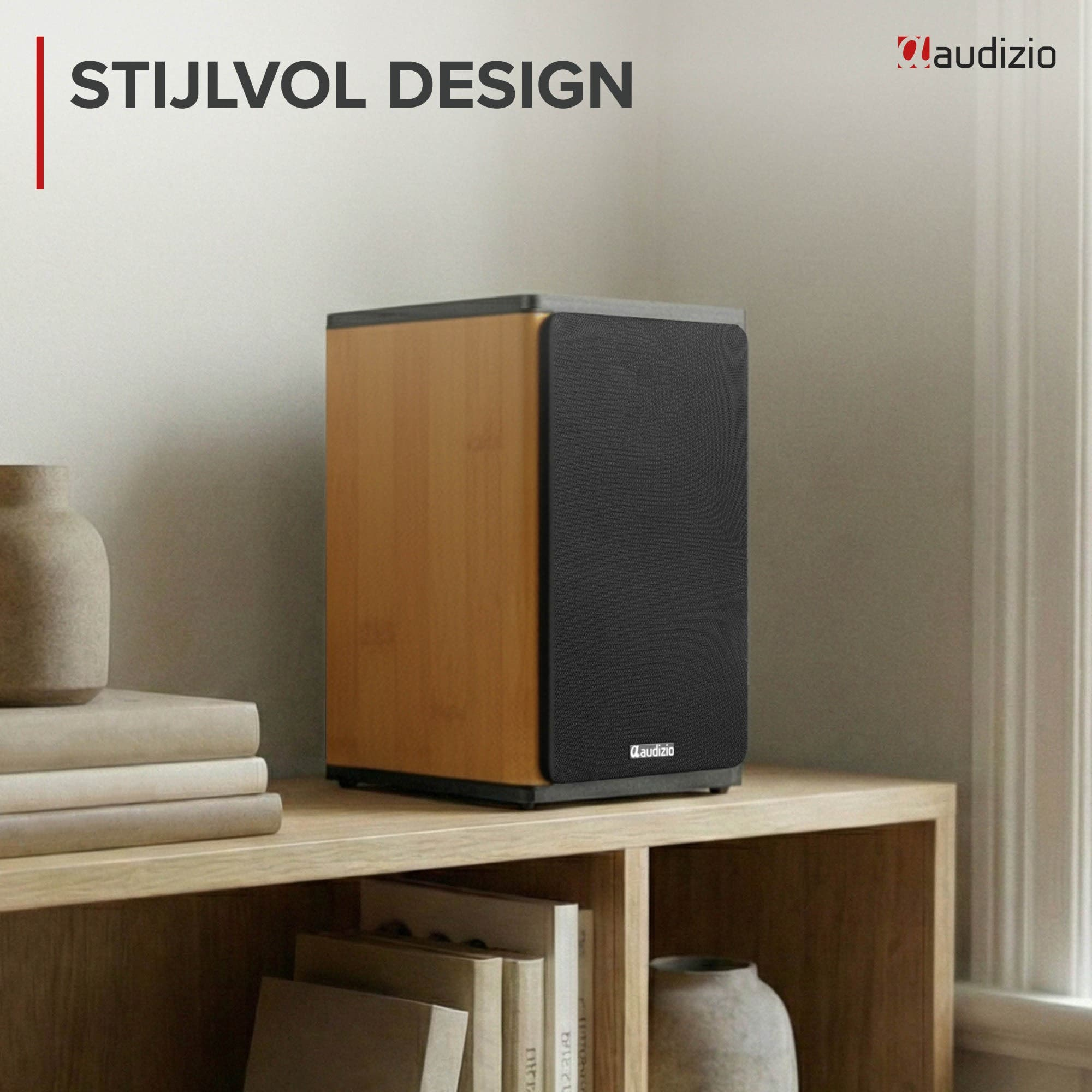 Altavoz Audizio con acabado de madera en estante