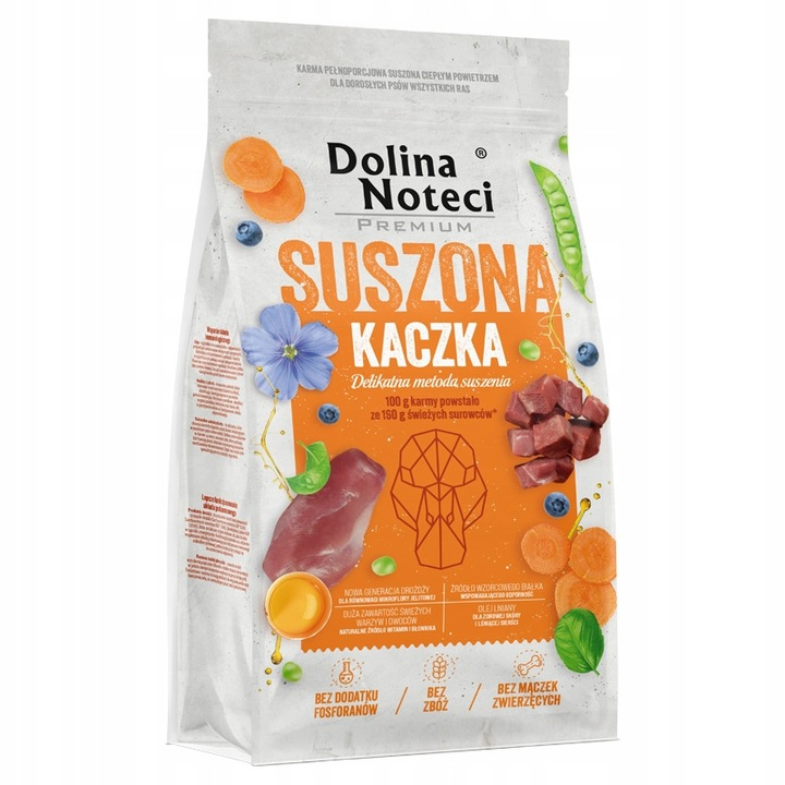 Una bolsa de comida para perros blanca con gráficos de pato, zanahoria y arándanos, etiquetada como Dolina Noteci.