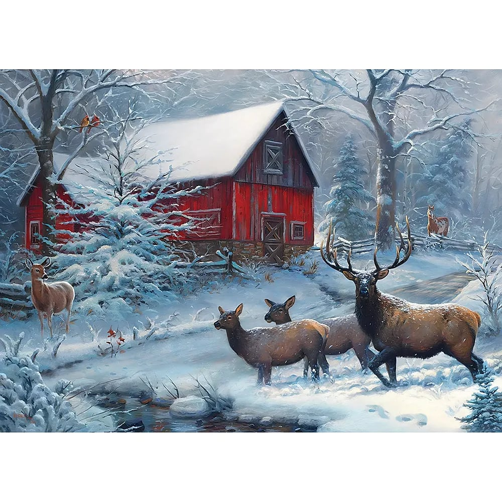 Verschneite Winterszene mit roter Scheune, einem majestätischen Hirsch im Vordergrund und weiteren Rehen im Schnee.