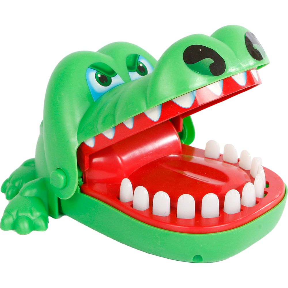 Un crocodile jouet en plastique vert avec une bouche grand ouverte montrant des dents blanches et un intérieur rouge.