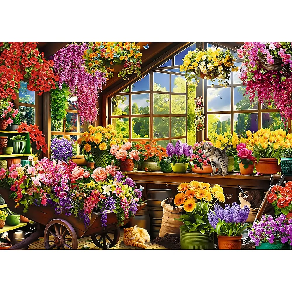 Un invernadero soleado lleno de flores coloridas en macetas, carretillas y cestas colgantes, con dos gatos durmiendo.
