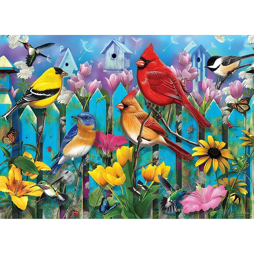 Bunte Vögel, Schmetterlinge und Blumen vor einem blauen Holzzaun.