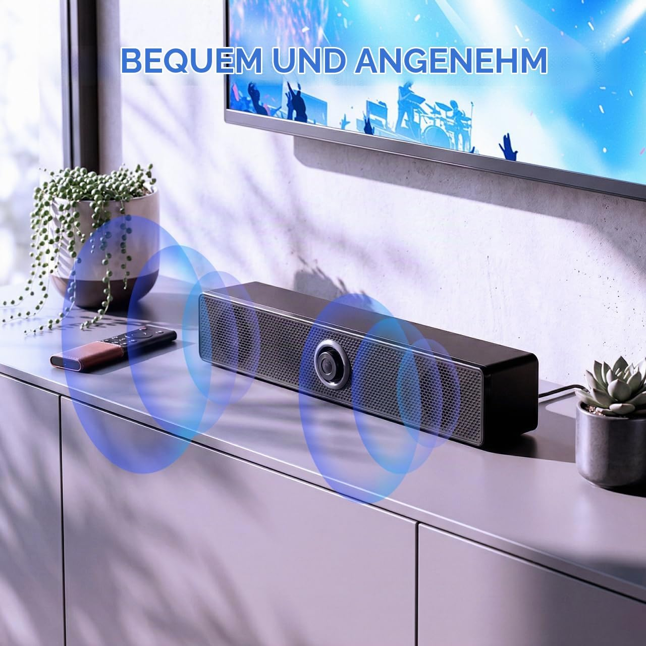 Eine Soundbar auf einem Schrank unter einem Fernseher, flankiert von Pflanzen und einer Fernbedienung.