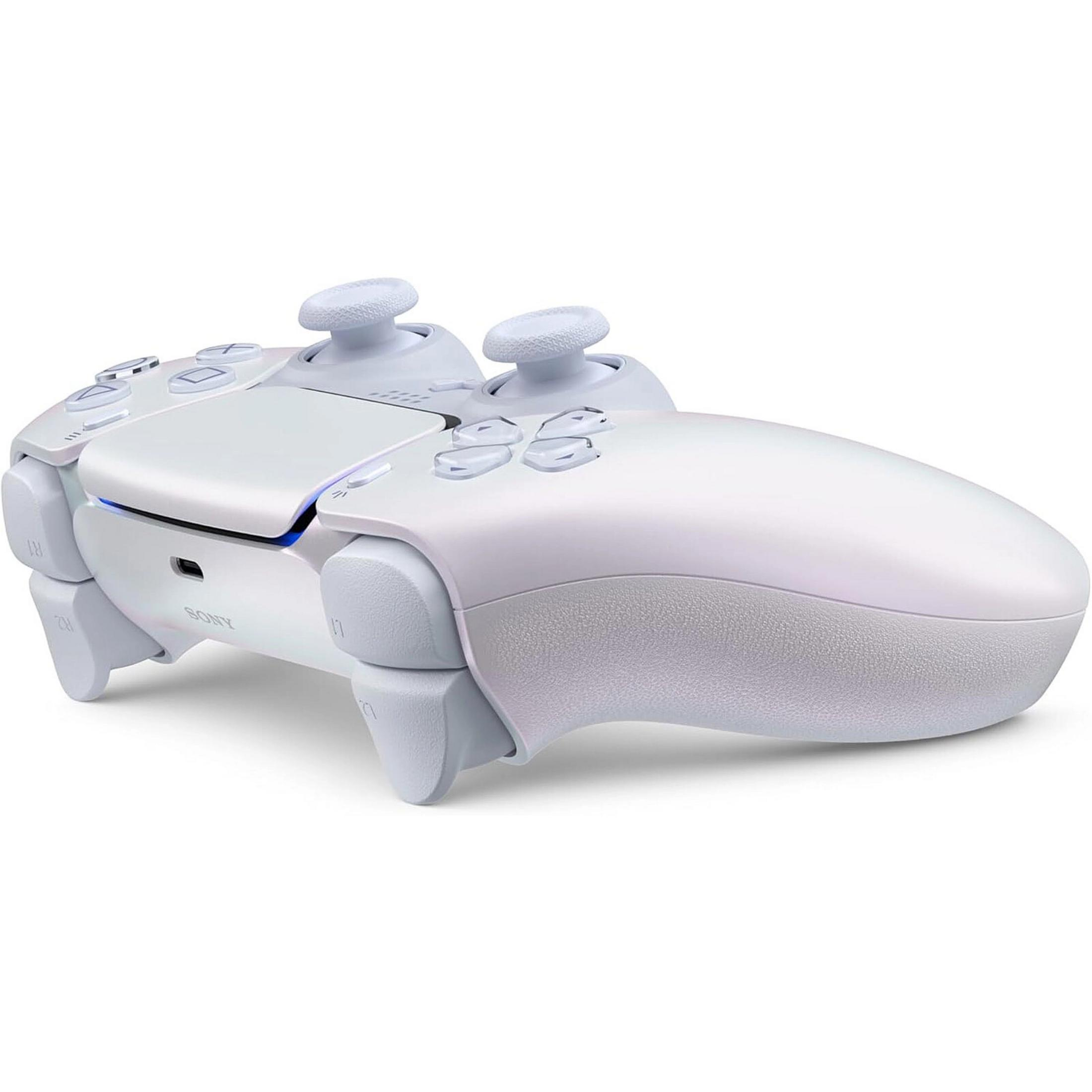 Un controller wireless bianco PlayStation 5 DualSense visto da un angolo laterale.