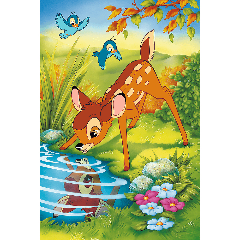 Reh Bambi trinkt an einem Bach, während zwei blaue Vögel über einer sonnigen Wiese fliegen.