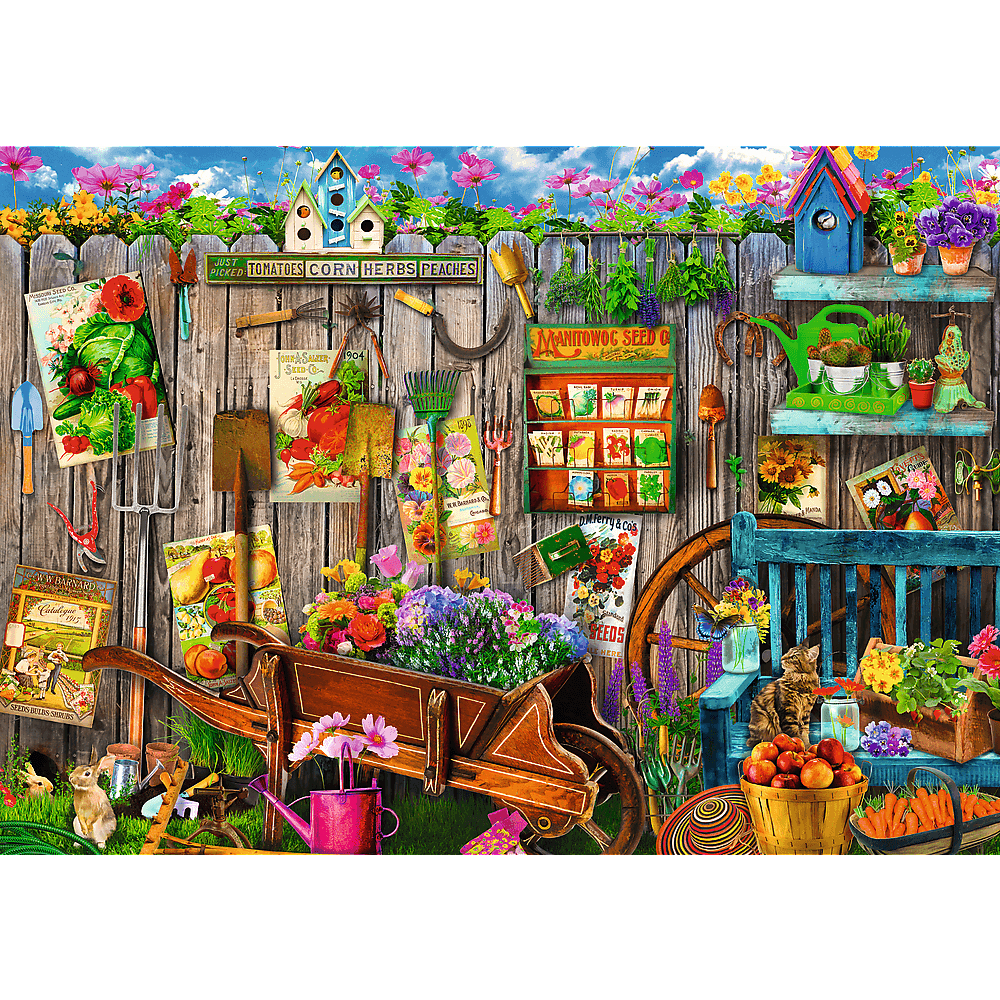 Gartenlaube mit Holzstapel, Schubkarre voller Blumen, Saatgutpaketen und Gartenwerkzeugen an einem Holzzaun.