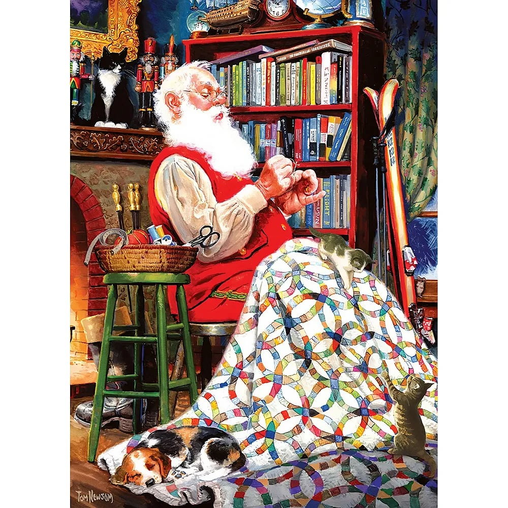 Weihnachtsmann sitzt in einer gemütlichen Bibliothek und näht an einem bunten Quilt, umgeben von Haustieren.