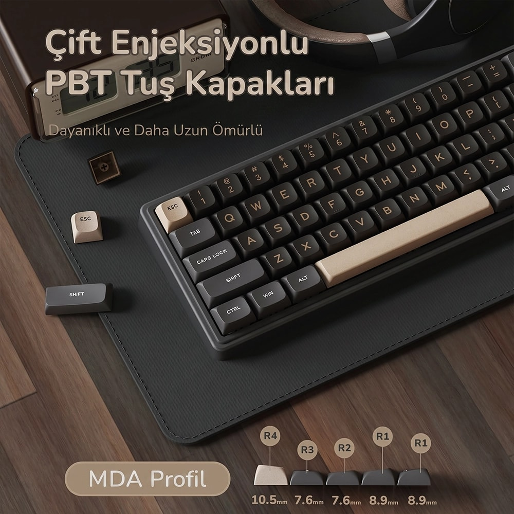 Çift enjeksiyonlu PBT tuş kapaklarına sahip siyah mekanik klavye.