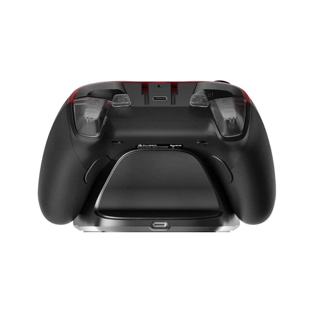 Widok z tyłu czarnego kontrolera gier na stacji ładującej z portem USB-C.