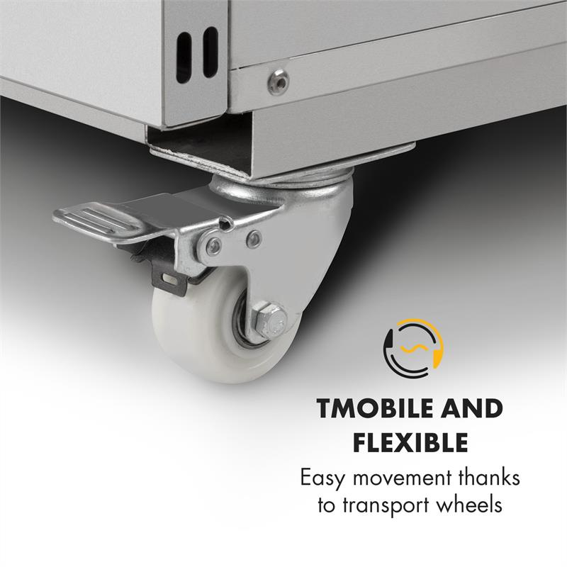 Eine weiße Transportrolle mit einer Metallbremse ist an der Unterseite eines silbernen Möbelstücks befestigt.