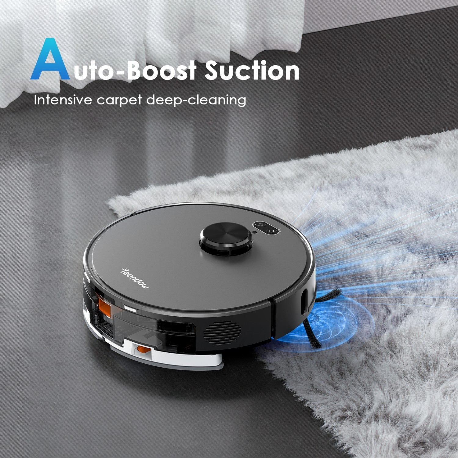 Un robot aspirapolvere grigio scuro pulisce un soffice tappeto su pavimento.