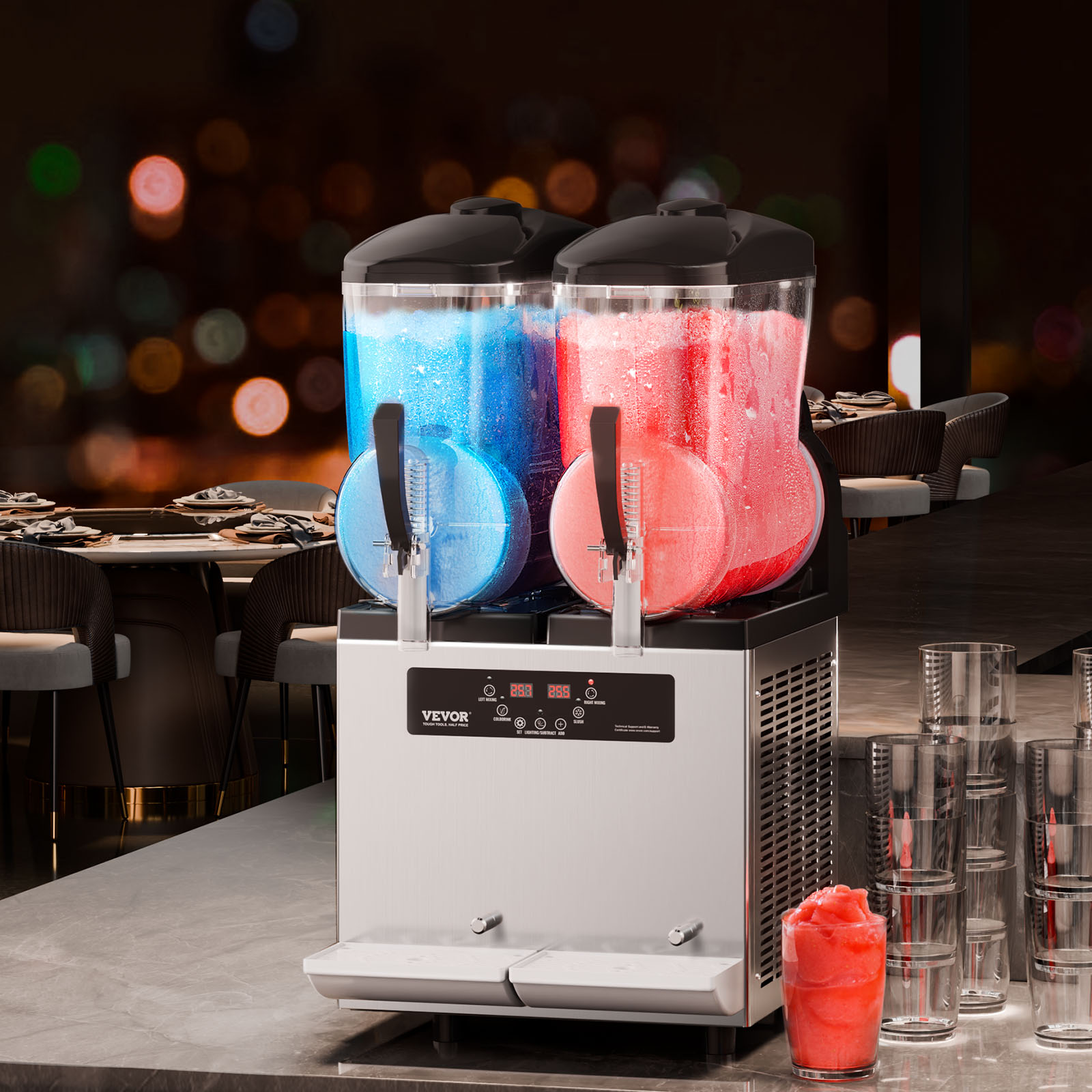 Una máquina de granizados de dos recipientes en una barra con bebidas azules y rojas, y luces borrosas al fondo.