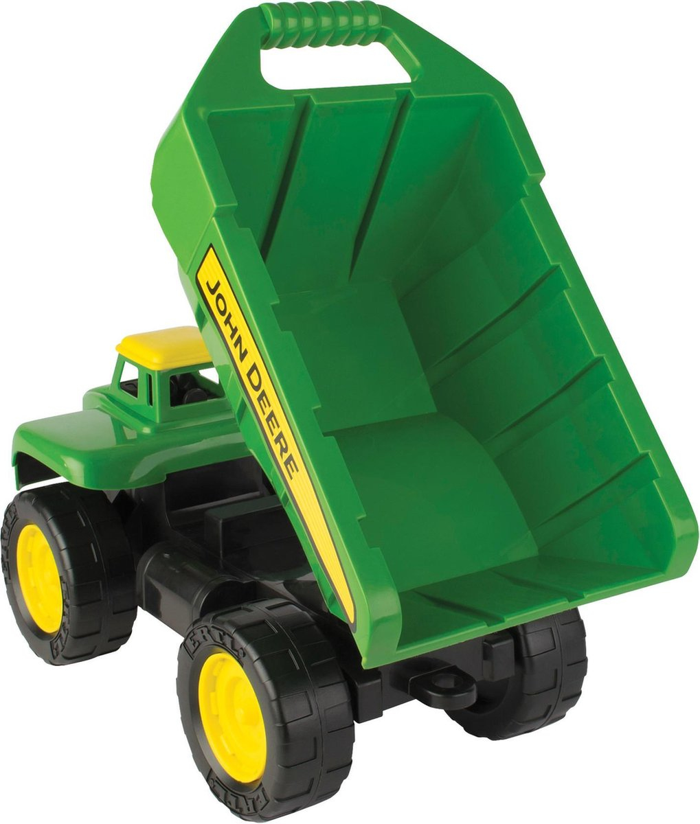Ein grüner John Deere Spielzeug-Kipper mit schwarzen Rädern und gelber Kabine auf weißem Hintergrund.