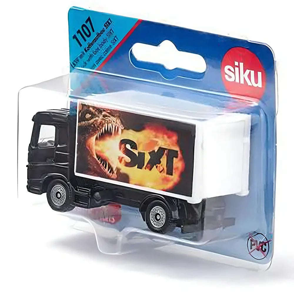 Camion jouet Siku dans son emballage d'origine avec logo Sixt et graphique de dinosaure.